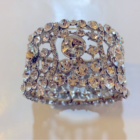 Faceted Rivoli Crystals Bracelet 2.5” Wide Silver Tone Metal Glam Bling Gorgeous - Picture 2 of 4